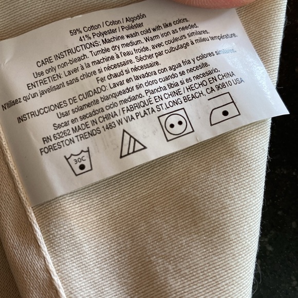 Cloth Napkins with Holders - Picture 3 of 3